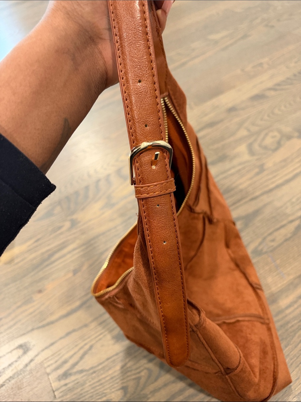 Universal Thread Suede Patchwork Shoulder Bag in Rust Brown - Picture 4 of 5